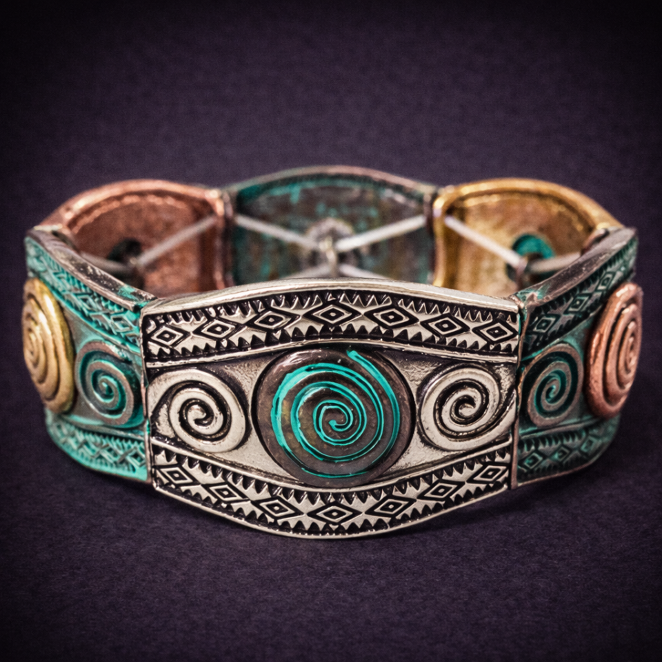 Vintage and rustic design stretch bracelet